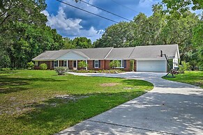 Huge Lutz Family Retreat w/ Game Room & Pool!