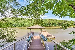 Lake Keowee Getaway: Boat Dock, Deck, Grill!