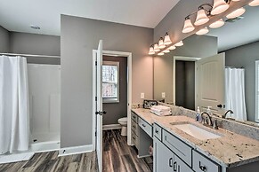 Lake Keowee Getaway: Boat Dock, Deck, Grill!