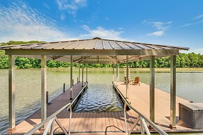 Lake Keowee Getaway: Boat Dock, Deck, Grill!