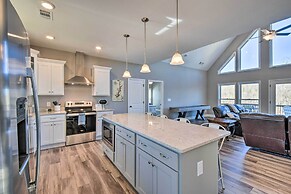 Lake Keowee Getaway: Boat Dock, Deck, Grill!