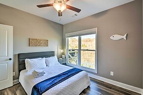 Lake Keowee Getaway: Boat Dock, Deck, Grill!