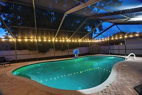 Largo Oasis w/ Pool & Grill: 10 Min to Beach!