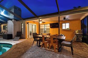 Largo Oasis w/ Pool & Grill: 10 Min to Beach!