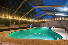Largo Oasis w/ Pool & Grill: 10 Min to Beach!