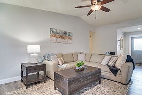 Largo Oasis w/ Pool & Grill: 10 Min to Beach!