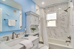 Largo Oasis w/ Pool & Grill: 10 Min to Beach!