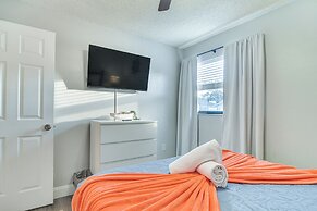 Largo Oasis w/ Pool & Grill: 10 Min to Beach!