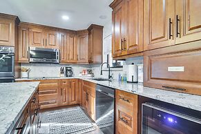 Largo Oasis w/ Pool & Grill: 10 Min to Beach!