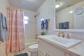 On Lake Istokpoga: Lorida Home w/ Lanai!