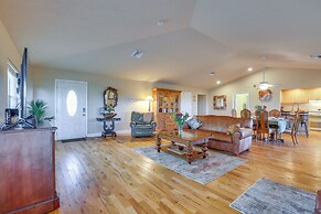 On Lake Istokpoga: Lorida Home w/ Lanai!