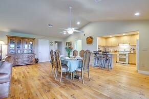 On Lake Istokpoga: Lorida Home w/ Lanai!