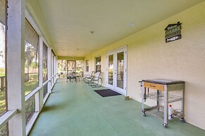 On Lake Istokpoga: Lorida Home w/ Lanai!