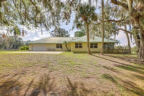 On Lake Istokpoga: Lorida Home w/ Lanai!