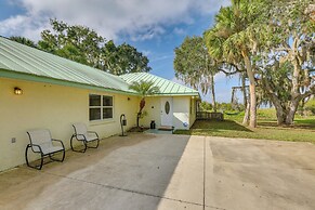 On Lake Istokpoga: Lorida Home w/ Lanai!