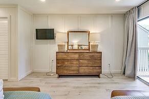 Modern Hilton Head Retreat: Walk to Beach & Golf!