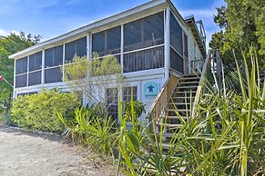 Pawleys Island House, - Steps to Beach & Creek!