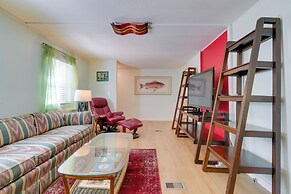 Fire Pit & Boat Dock: Peaceful Dunnellon Cabin!