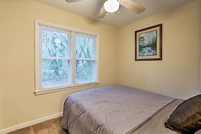 Pet-friendly Home. Short Walk to Scenic Overlook!