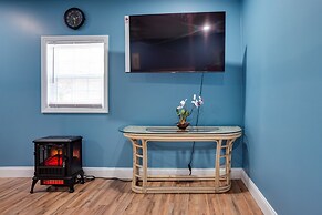 Saint Helena Island Getaway w/ Marsh Views!