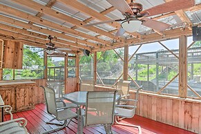 Peaceful Satsuma Escape w/ Dunns Creek Access