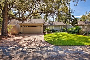 Sea Pines Resort Escape w/ Deck ~ 2 Mi to Beach!