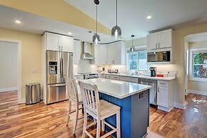 Sea Pines Resort Escape w/ Deck ~ 2 Mi to Beach!