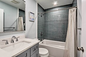 Sea Pines Resort Escape w/ Deck ~ 2 Mi to Beach!