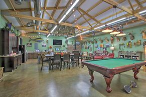 Saint Matthews Outlaw Gameroom w/ Fire Pit!