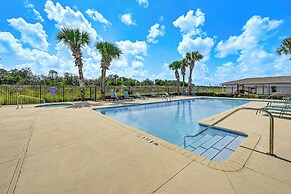 Pet-friendly Gem w/ Yard & Pool Access in Sebring