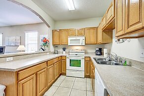 Pet-friendly Gem w/ Yard & Pool Access in Sebring