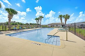 Pet-friendly Gem w/ Yard & Pool Access in Sebring