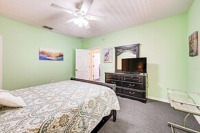 Pet-friendly Gem w/ Yard & Pool Access in Sebring