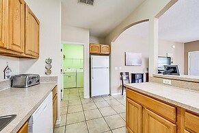 Pet-friendly Gem w/ Yard & Pool Access in Sebring