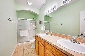 Pet-friendly Gem w/ Yard & Pool Access in Sebring