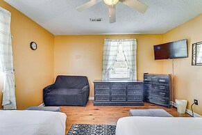 Spacious Charleston Home: Only 3 Mi to Folly Beach