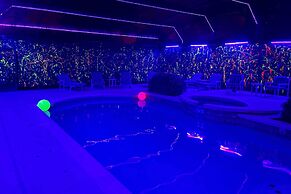 Spacious Family Home w/ Pool - 3 Mi to Disney