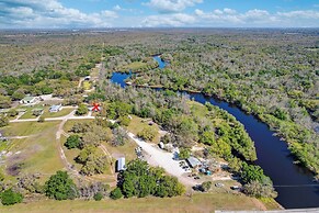 Spacious Arcadia Escape Near Public Boat Ramp