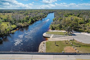 Spacious Arcadia Escape Near Public Boat Ramp