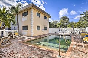 St. Pete Condo w/ Heated Pool - < 1 Mi to Beach!