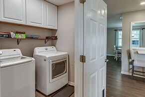 Sunny Pensacola Home w/ Fire Pit & Gas Grill!