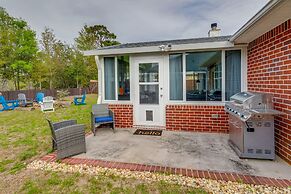 Sunny Pensacola Home w/ Fire Pit & Gas Grill!
