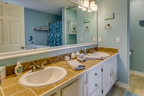 Sunny Pensacola Home w/ Fire Pit & Gas Grill!