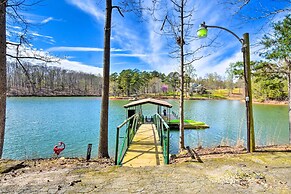 Townville Lake House w/ Private Dock, Kayaks!
