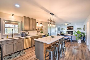 Townville Lake House w/ Private Dock, Kayaks!