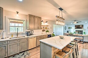 Townville Lake House w/ Private Dock, Kayaks!