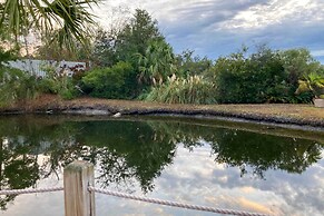 Pools + Sundeck: Beachfront Hilton Head Condo!