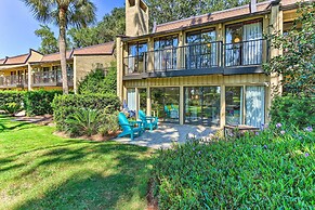Vintage Hilton Head Island Condo: Steps to Beach!