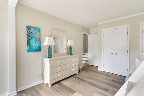 Vintage Hilton Head Island Condo: Steps to Beach!