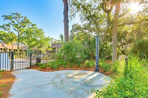 Vintage Hilton Head Island Condo: Steps to Beach!
